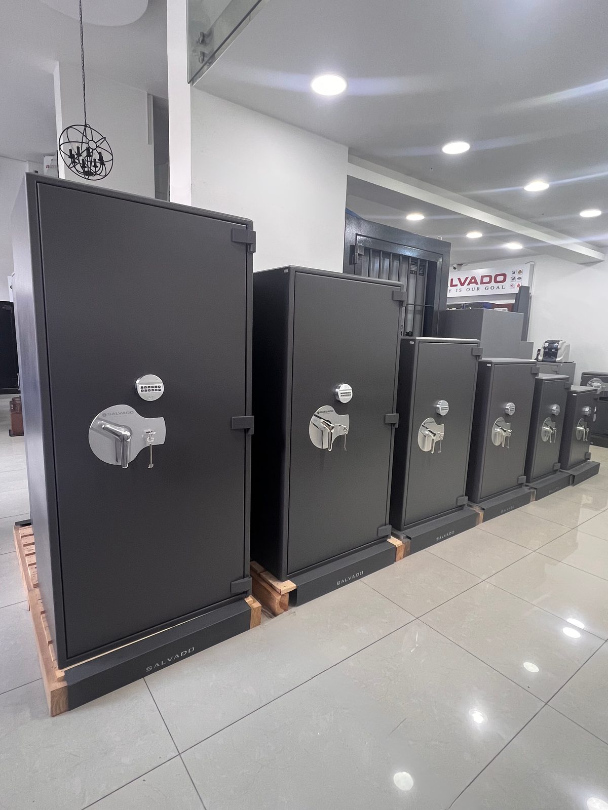 Salvado showroom safe collection